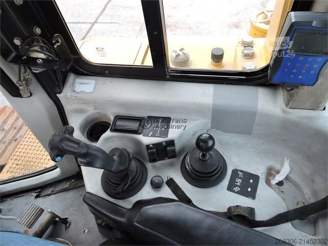 Road roller CATERPILLAR D6T