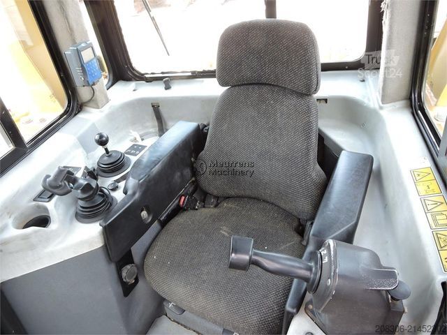 Road roller CATERPILLAR D6T