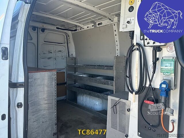 Platforma podnosząca Renault Master 145.35 klubb