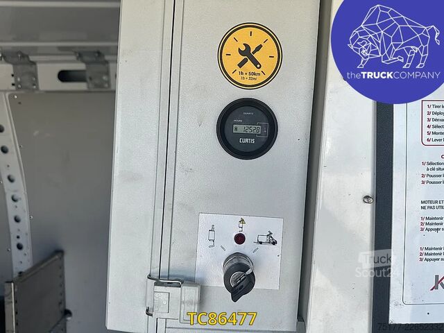 Platforma podnosząca Renault Master 145.35 klubb