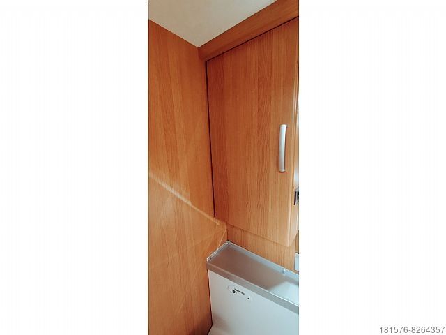 Lakókocsi Eifelland Holiday 500 TF