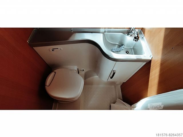 Lakókocsi Eifelland Holiday 500 TF