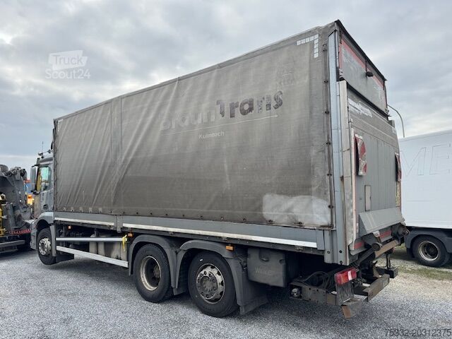 Nákladní automobil s plošinou a plachtou Mercedes-Benz Antos 2540 Gr.Fhs 7,3 m Pl Lbw 1,5 Klima