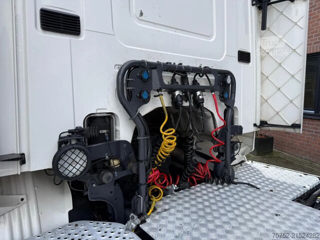 MTS standard Scania P360 4X2 Slaapcabine 578.350KM Spoilers NL Truc...