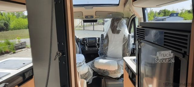 Camper van DREAMER Select D68 UP Saphir Messe-Leipzig-Halle 5A-Stan