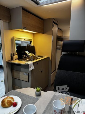 Ημιενσωματωμένο αυτοκινούμενο τροχόσπιτο LMC Tracer V 670 Automatik Design Navi Rahmenfenster