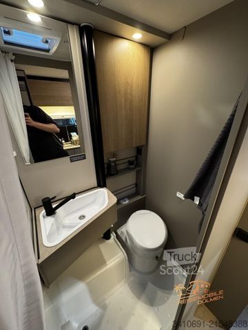 Ημιενσωματωμένο αυτοκινούμενο τροχόσπιτο LMC Tracer V 670 Automatik Design Navi Rahmenfenster