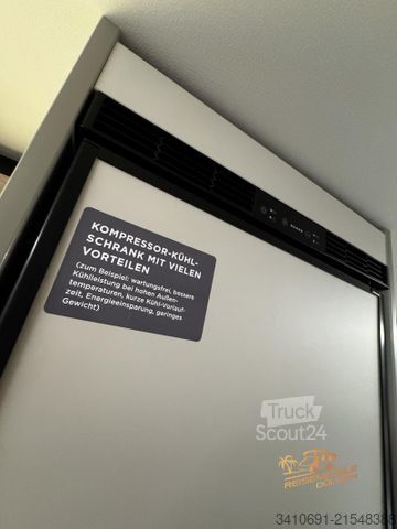 Ημιενσωματωμένο αυτοκινούμενο τροχόσπιτο LMC Tracer V 670 Automatik Design Navi Rahmenfenster