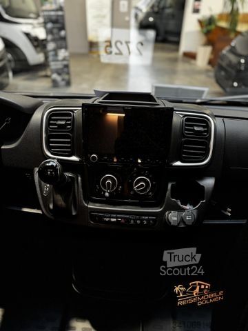 Ημιενσωματωμένο αυτοκινούμενο τροχόσπιτο LMC Tracer V 670 Automatik Design Navi Rahmenfenster