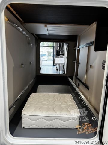 Ημιενσωματωμένο αυτοκινούμενο τροχόσπιτο LMC Tracer V 670 Automatik Design Navi Rahmenfenster