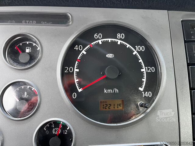 Trójstronna wywrotka Nissan Atleon