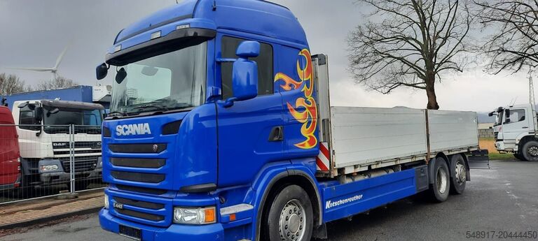 Lapos platós Scania G440  Pritsche 6x2 Kran am Heck vor