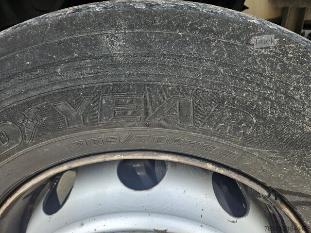 Camion plateau avec bâche MAN TGM 18-290 BL - EEV - TAUTLINER + LIFT