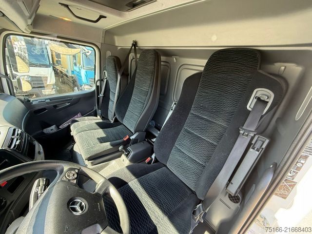 Furgoneta caja MERCEDES-BENZ ATEGO 821 L Koffer 4,9 m LBW 1 to.*Kofferheizung