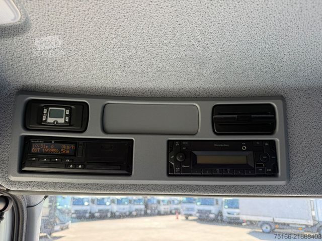 Furgoneta caja MERCEDES-BENZ ATEGO 821 L Koffer 4,9 m LBW 1 to.*Kofferheizung