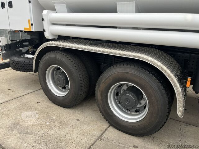 Sunkvežimis cisterna Mercedes-Benz Arocs 4140 8x4 | Fuel Tank | Stock