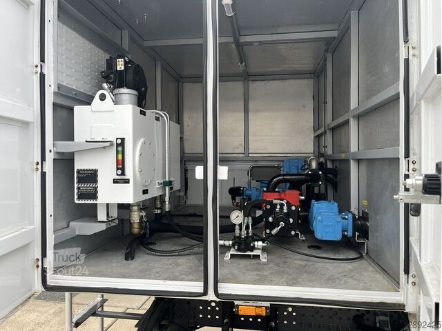 Sunkvežimis cisterna Mercedes-Benz Arocs 4140 8x4 | Fuel Tank | Stock