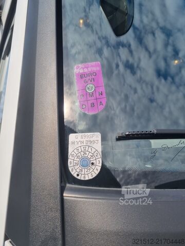 Kutu kamyonu Mercedes-Benz Antos1833