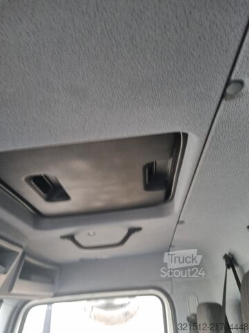 Kutu kamyonu Mercedes-Benz Antos1833