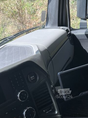 Kutu kamyonu Mercedes-Benz Antos1833