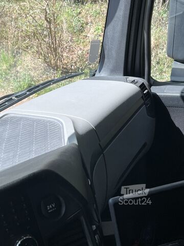 Kutu kamyonu Mercedes-Benz Antos1833