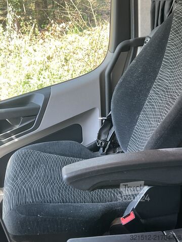 Kutu kamyonu Mercedes-Benz Antos1833