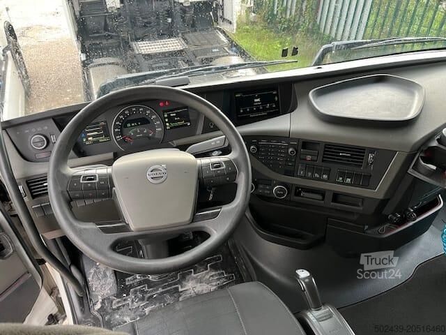 Standard tractor unit Volvo FH 500