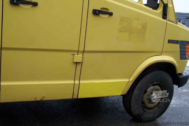 Dodávka s plachtovou bočnicou MERCEDES-BENZ 208DOKA  BREMER**601