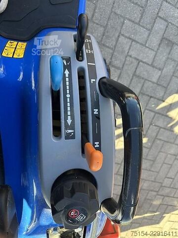Tractor New Holland Boomer 25 C + Sauerburger UMN 1400