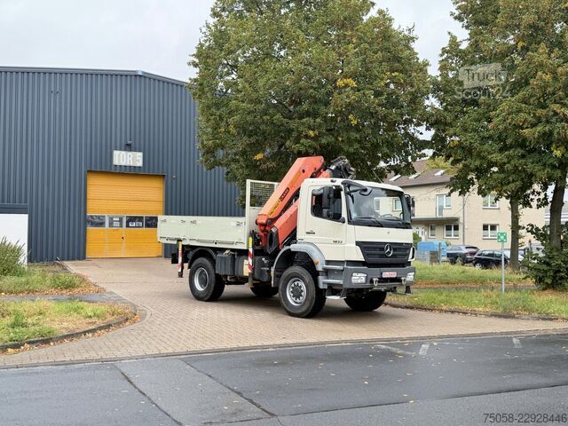 Grue montée sur camion Mercedes-Benz AXOR 1833 - 4x4 - Pritche - Kran - 1. Hd