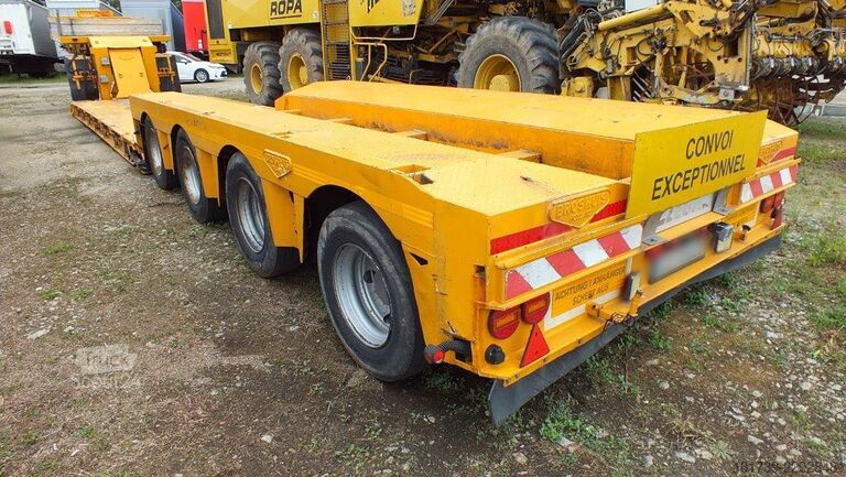 Lowbed semitrailer for transportation of construction machinery Broshuis 4ABD-48 semi-trailer / 4 axles steering
