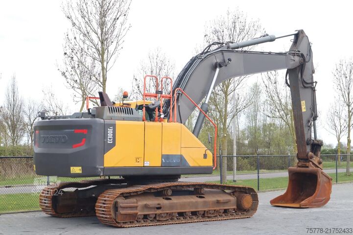 Crawler excavator Volvo EC300EL | EC 300 EL | QUICK COUPLER | BUCKET
