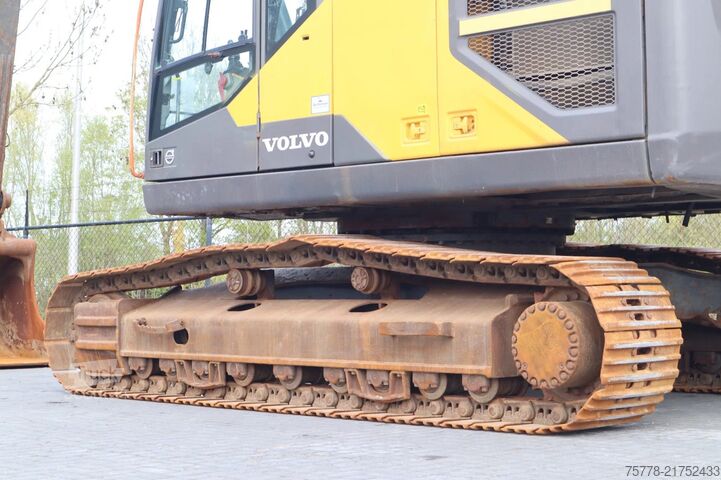 Crawler excavator Volvo EC300EL | EC 300 EL | QUICK COUPLER | BUCKET
