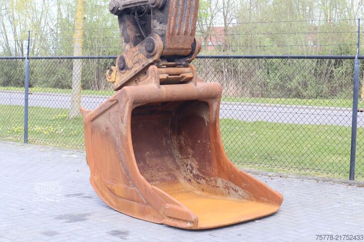 Crawler excavator Volvo EC300EL | EC 300 EL | QUICK COUPLER | BUCKET