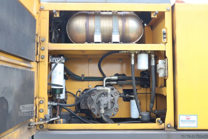 Crawler excavator Volvo EC300EL | EC 300 EL | QUICK COUPLER | BUCKET