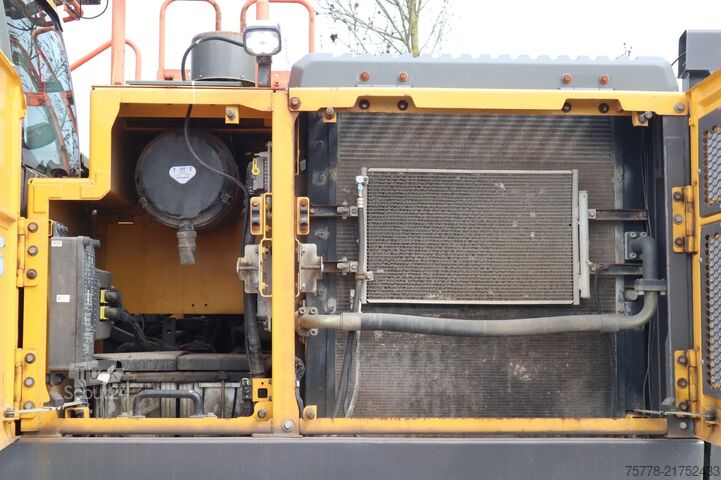 Crawler excavator Volvo EC300EL | EC 300 EL | QUICK COUPLER | BUCKET