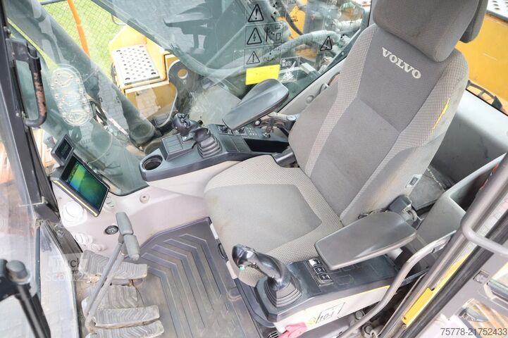 Crawler excavator Volvo EC300EL | EC 300 EL | QUICK COUPLER | BUCKET