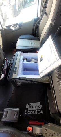 Kravas automobilis ar virsbūvi (Demo kravas auto) Volvo FH 500