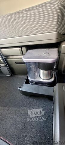 Kravas automobilis ar virsbūvi (Demo kravas auto) Volvo FH 500