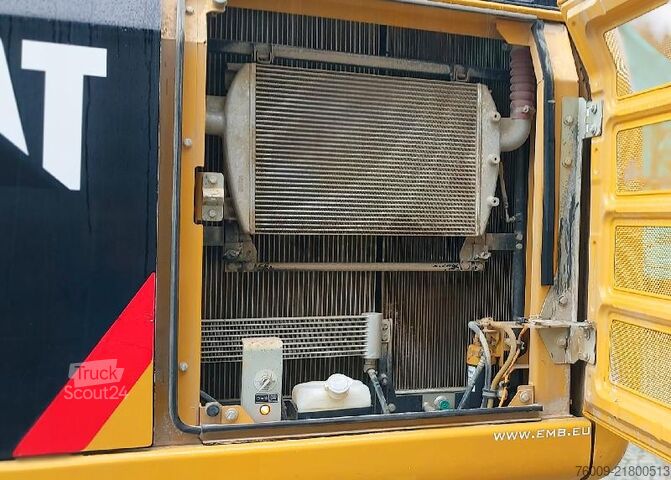 Pásový bagr CAT 326FLN