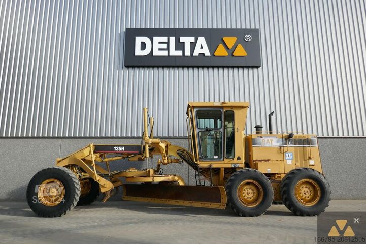 Grader Caterpillar 135H