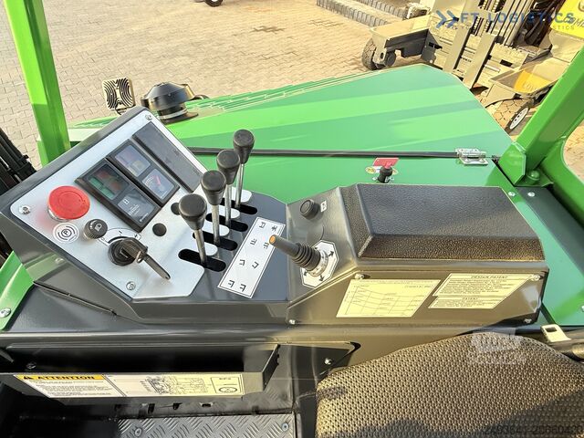 Dört yönlü forklift Combilift CB4000 GAS TRIPLEX 5200 POSITIONER