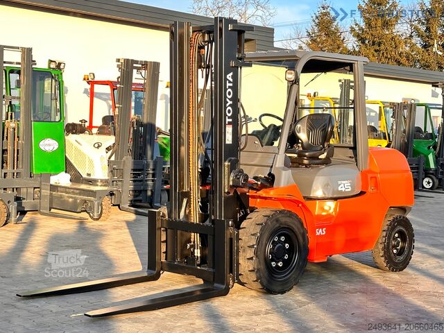 Forklift Toyota 42-4FD40 / DIESEL / 4500KG / DUPLEX / FO