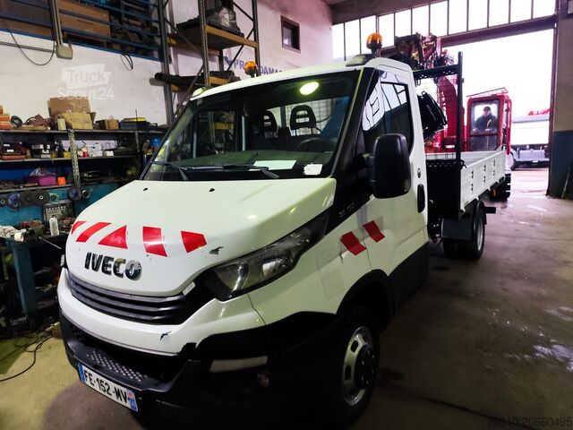 Kamyon üzerine monte vinçli panelvan Iveco Daily 35-150