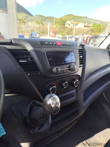 Kamyon üzerine monte vinçli panelvan Iveco Daily 35-150