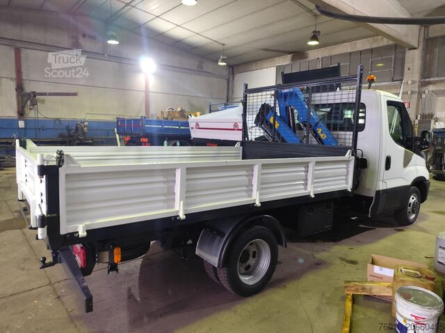 Kamyon üzerine monte vinçli panelvan Iveco Daily 35-150