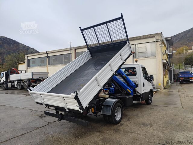 Kamyon üzerine monte vinçli panelvan Iveco Daily 35-150