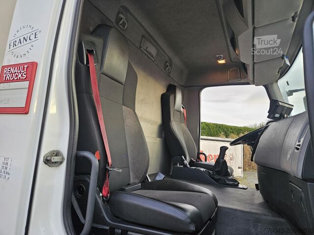 Camião caixa fechada RENAULT D19 WIDE 280 - E6 - BOITE MECANIQUE