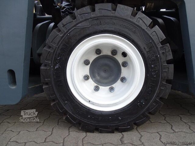 Fyrvägstruck Combilift C8000