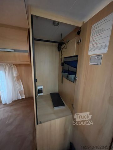Semi-integreret campingvogn SUNLIGHT T 58 **Motorradträger****Solar 200W*